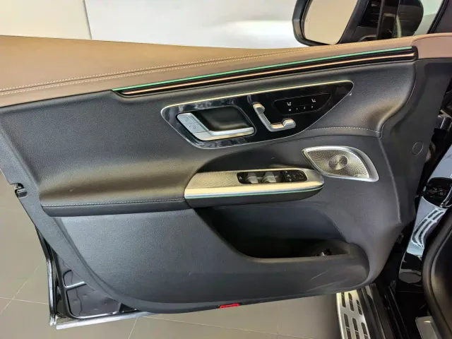 Mercedes-Benz EQE SUV — Фото автомобиля 8