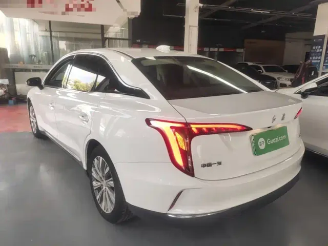 Hongqi E-QM5 — Фото автомобиля 4
