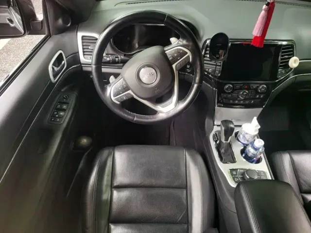 Jeep Grand Cherokee — Фото автомобиля 2