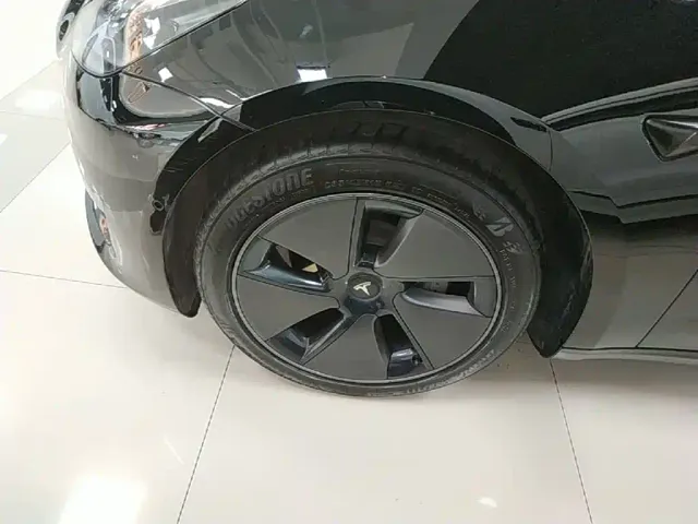 Tesla Model 3 — Фото автомобиля 22