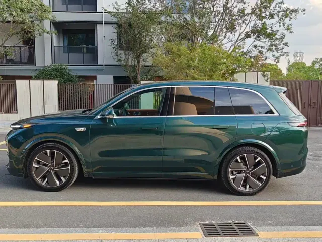 Li Auto L8 — Фото автомобиля 7