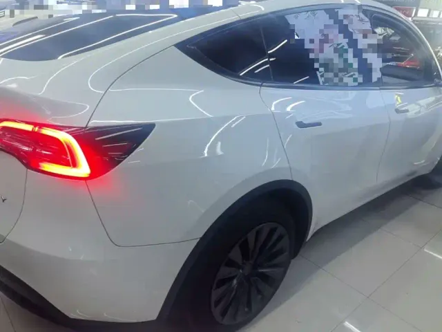 Tesla Model Y 2024 Rear-Wheel Drive Version — Фото автомобиля 6