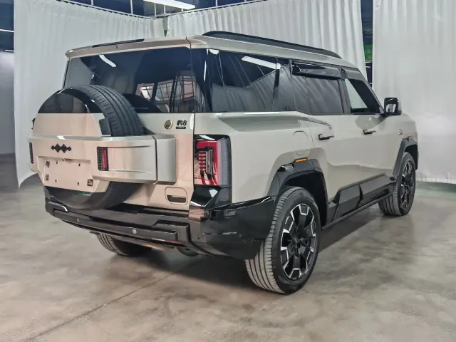 BYD FangChengBao Leopard 8 — Фото автомобиля 6
