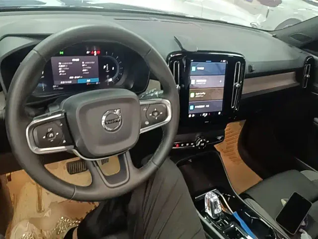 Volvo XC40 — Фото автомобиля 9