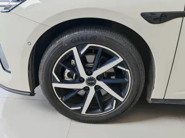 BYD Seal 07 DM-i — Фото автомобиля 13