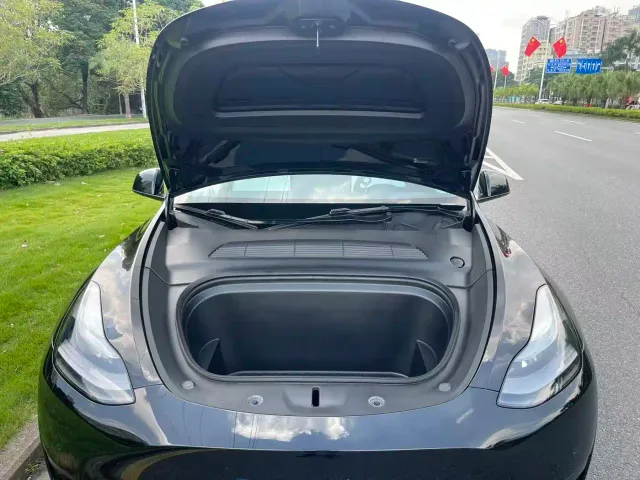 Tesla Model Y — Фото автомобиля 9