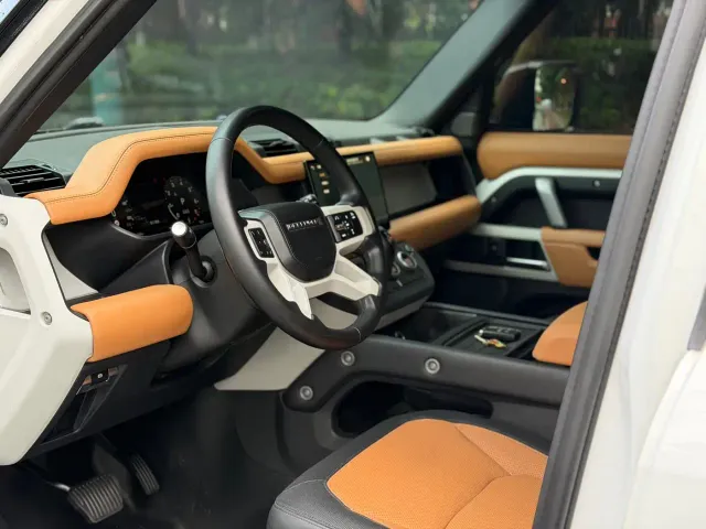 Land Rover Defender — Фото автомобиля 10