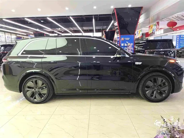 Li Auto L8 — Фото автомобиля 16