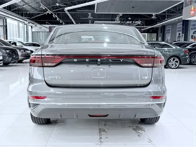 Geely Emgrand — Фото автомобиля 11