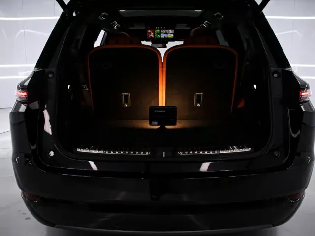 Li Auto L9 — Фото автомобиля 19