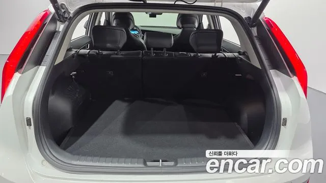 Kia Niro — Фото автомобиля 24