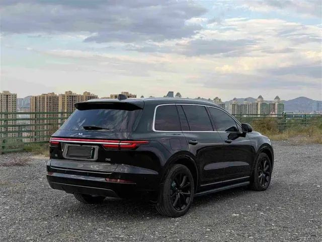 Li Auto ONE — Фото автомобиля 4