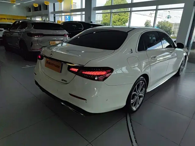 Mercedes-Benz E-Class — Фото автомобиля 6