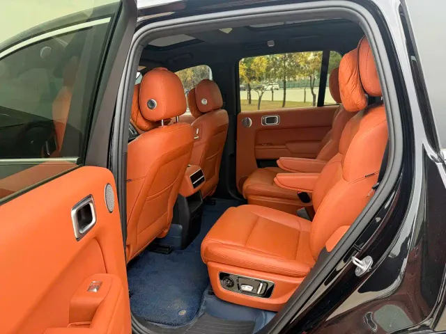 Li Auto L8 — Фото автомобиля 7