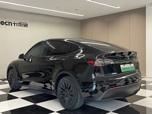 Tesla Model Y — Фото автомобиля 7