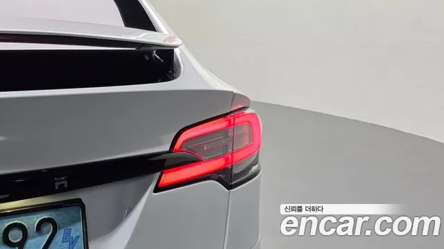 Tesla Model X — Фото автомобиля 23