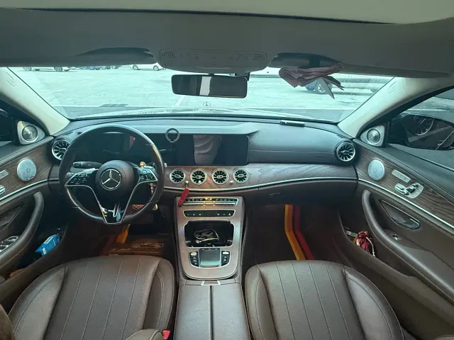 Mercedes-Benz E-Class — Фото автомобиля 5