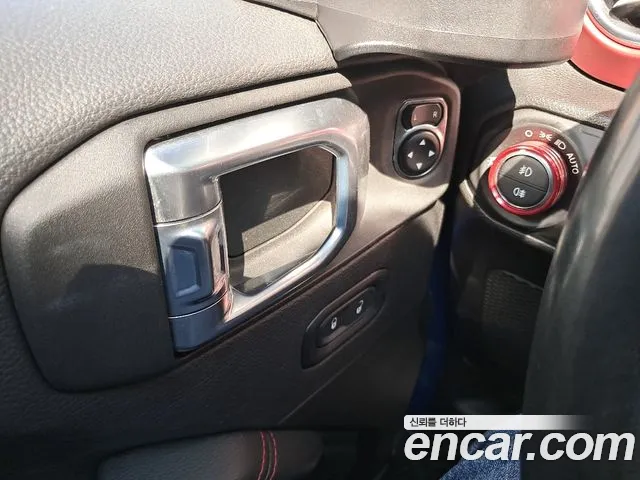 Jeep Wrangler JL — Фото автомобиля 12