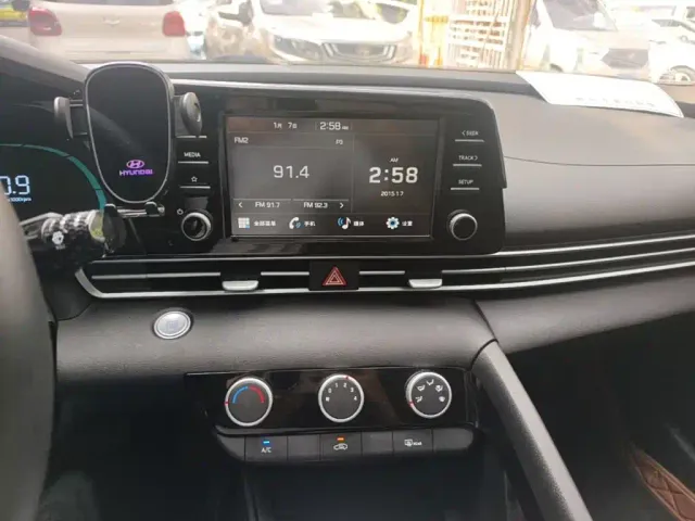 Hyundai Elantra — Фото автомобиля 8