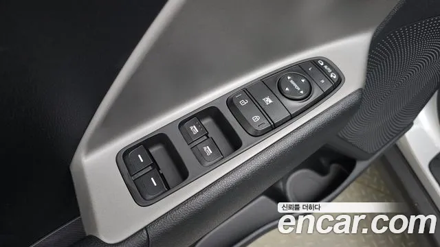 Kia Niro — Фото автомобиля 20