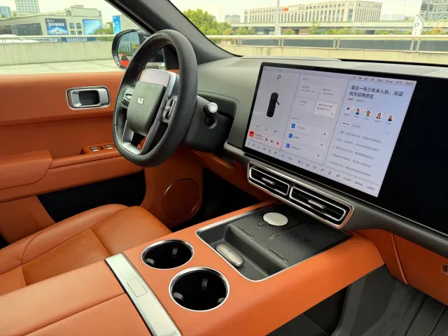 Li Auto L8 — Фото автомобиля 13