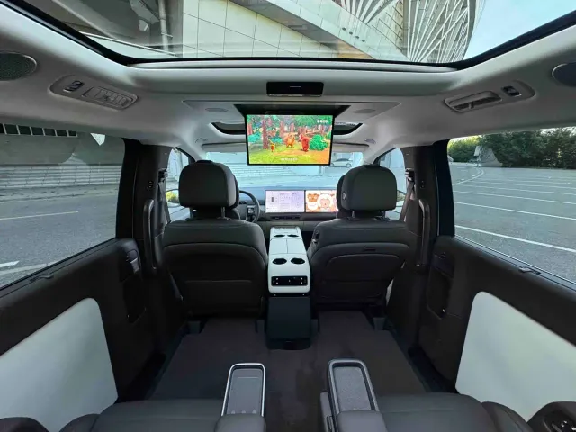 Li Auto MEGA — Фото автомобиля 9