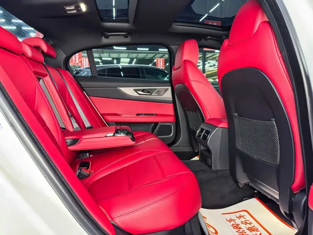 Jaguar XEL — Фото автомобиля 8