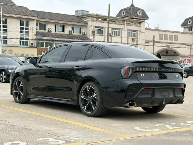 Lynk & Co 03 — Фото автомобиля 6