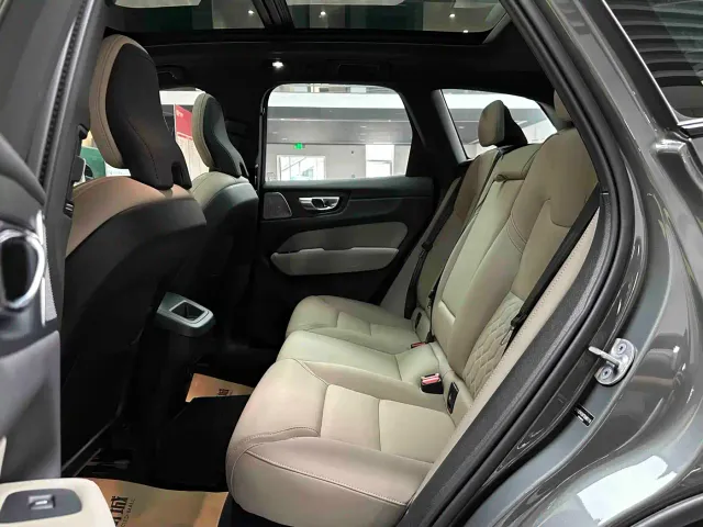 Volvo XC60 — Фото автомобиля 12