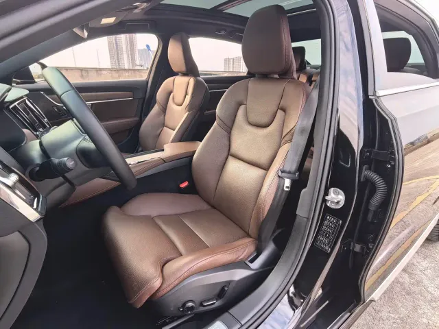 Volvo S90 — Фото автомобиля 9
