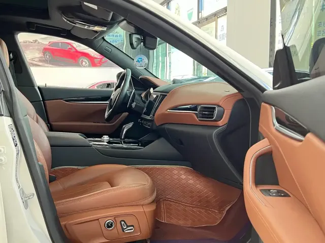 Maserati Levante — Фото автомобиля 7