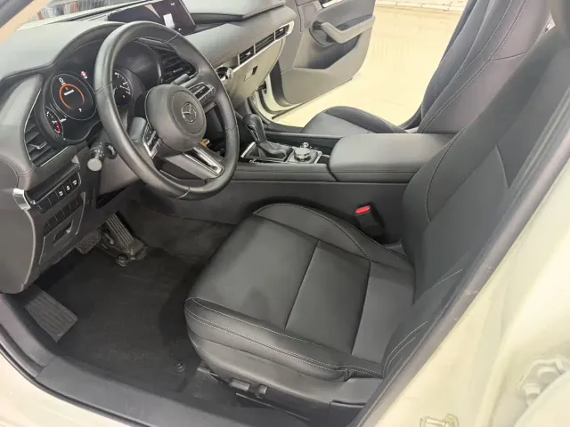 Mazda Axela — Фото автомобиля 7