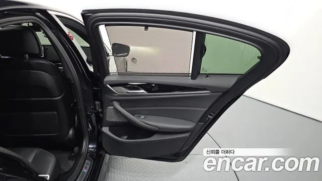 BMW 5 Series G30 — Фото автомобиля 14