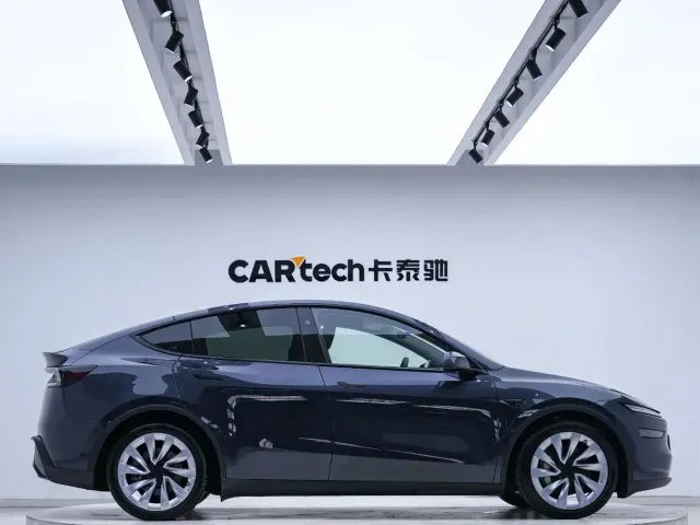 Tesla Model Y — Фото автомобиля 2