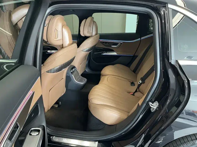 Mercedes-Benz E-Class — Фото автомобиля 26