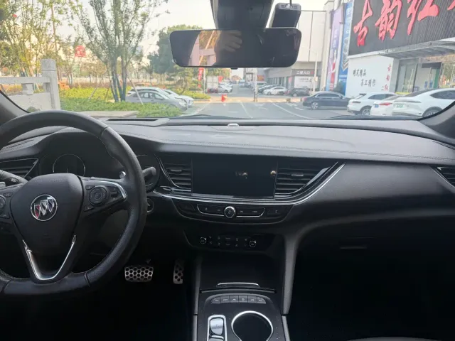 Buick Regal — Фото автомобиля 12