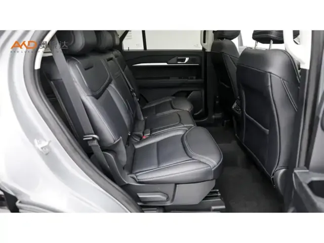 Ford Explorer — Фото автомобиля 8