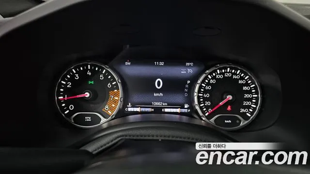 Jeep Renegade — Фото автомобиля 8