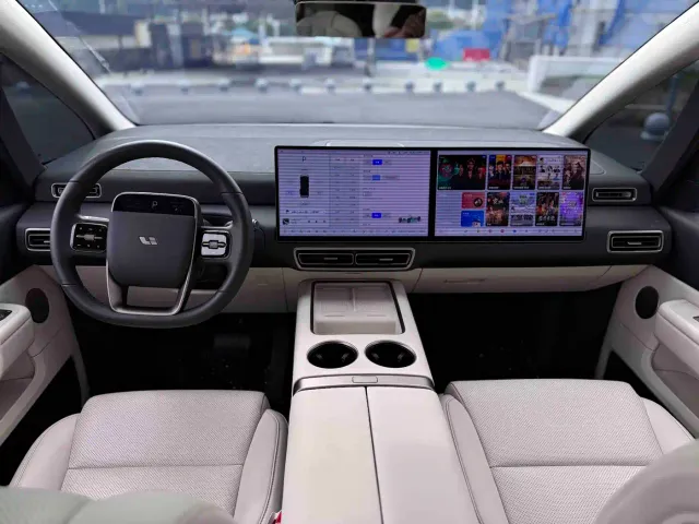 Li Auto MEGA — Фото автомобиля 9