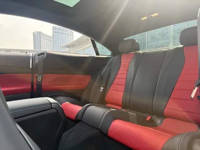 Mercedes-Benz E-Class — Фото автомобиля 6