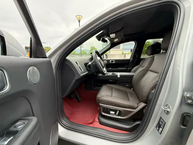 Li Auto L8 — Фото автомобиля 4