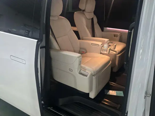 Li Auto MEGA — Фото автомобиля 7