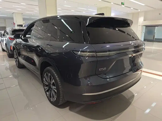 Nio ES8 — Фото автомобиля 4