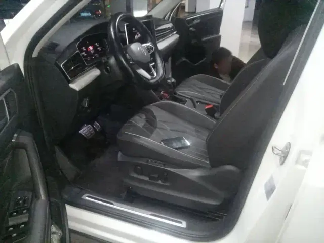 Volkswagen Tiguan L — Фото автомобиля 7