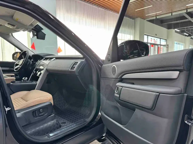 Land Rover Discovery — Фото автомобиля 9
