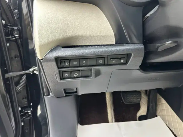 Toyota Sienna — Фото автомобиля 3