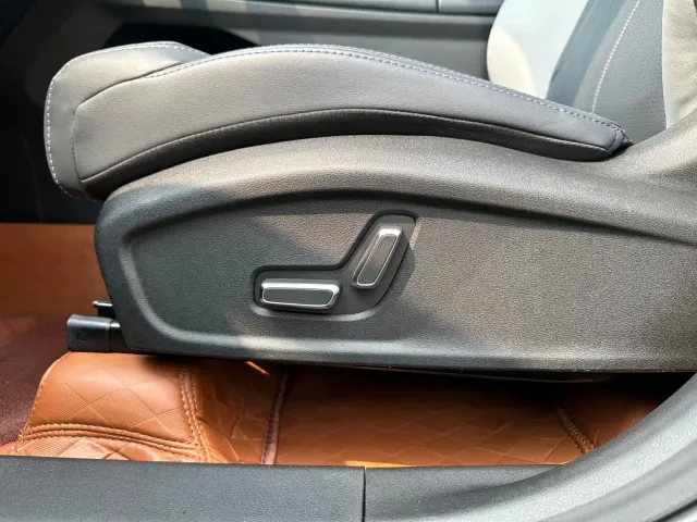 Geely Boyue L 2024 1.5TD DCT Premium Edition — Фото автомобиля 16