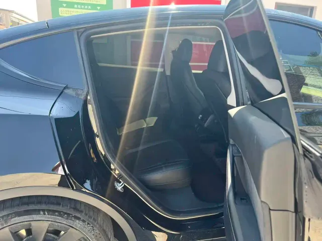Tesla Model Y — Фото автомобиля 5