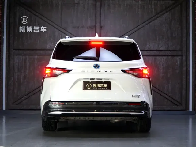 Toyota Sienna — Фото автомобиля 21