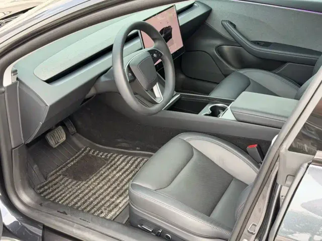 Tesla Model 3 — Фото автомобиля 8